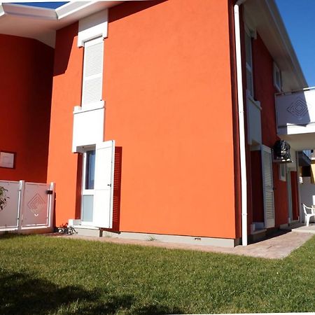 Relax By The Garden - Flat For Up To 6 Guests Apartment Porto Santa Margherita di Caorle Bagian luar foto