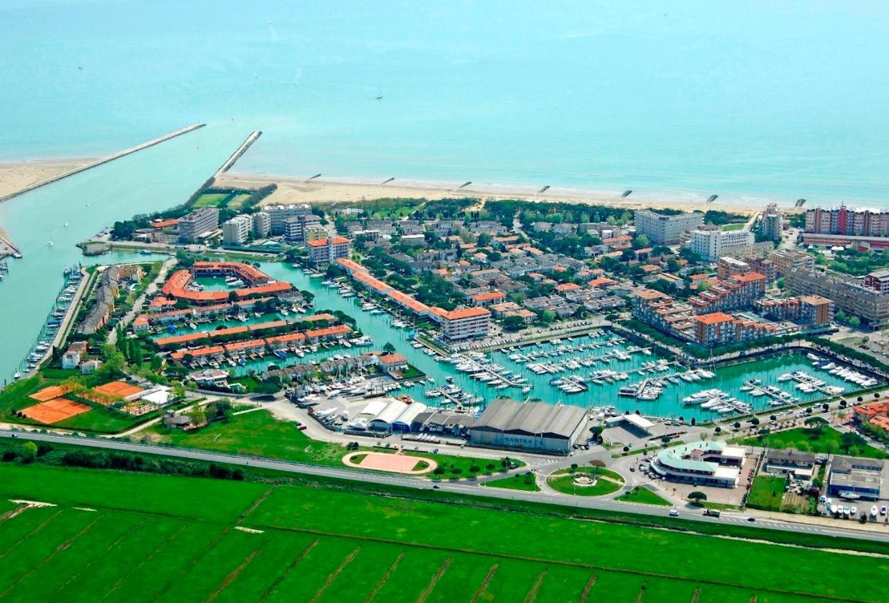 Relax By The Garden - Flat For Up To 6 Guests Apartment Porto Santa Margherita di Caorle Bagian luar foto