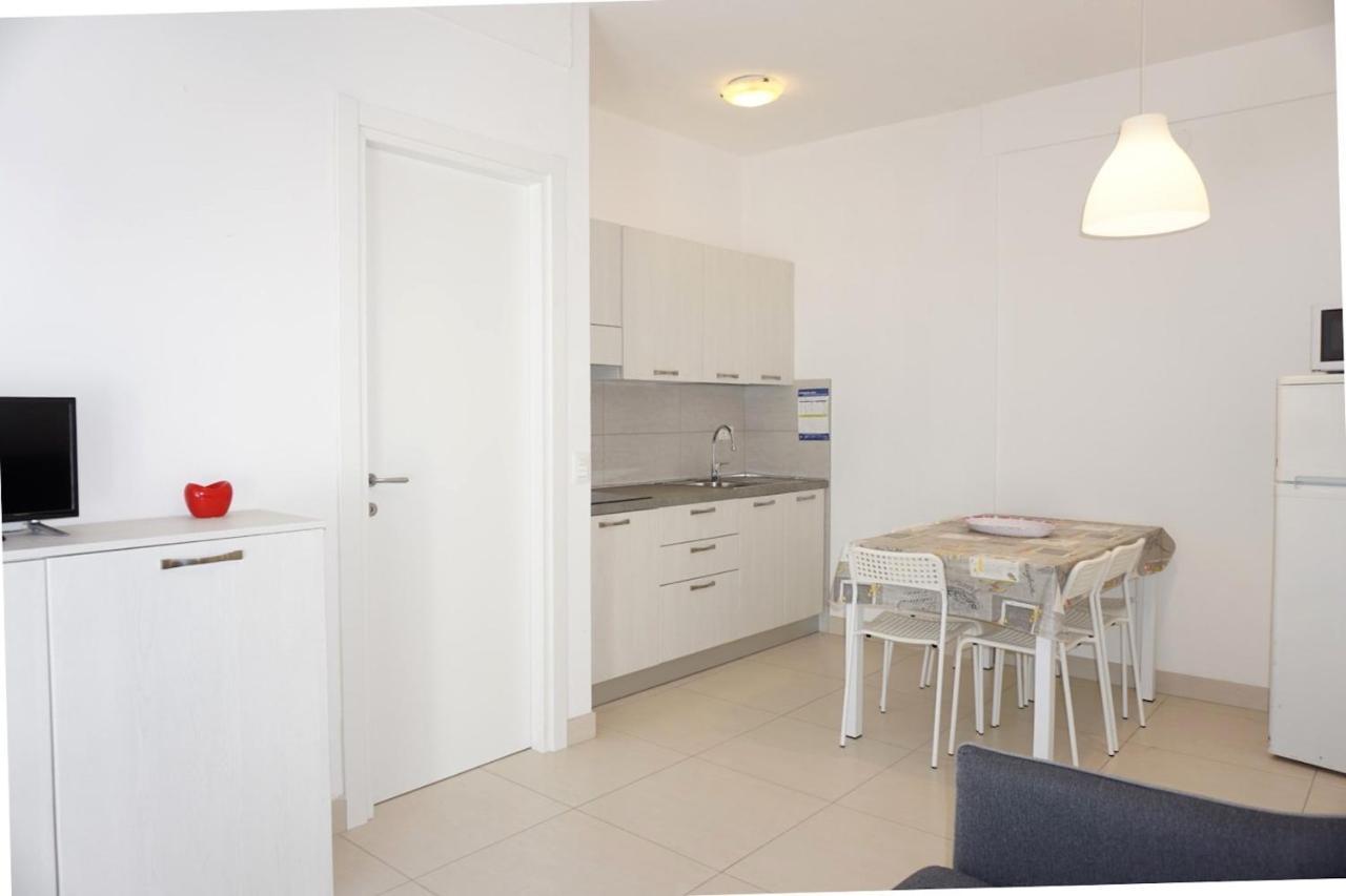 Relax By The Garden - Flat For Up To 6 Guests Apartment Porto Santa Margherita di Caorle Bagian luar foto