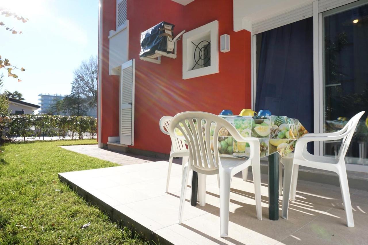 Relax By The Garden - Flat For Up To 6 Guests Apartment Porto Santa Margherita di Caorle Bagian luar foto