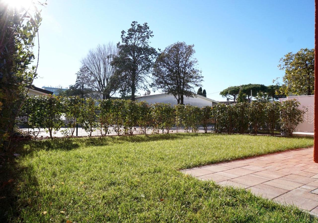 Relax By The Garden - Flat For Up To 6 Guests Apartment Porto Santa Margherita di Caorle Bagian luar foto