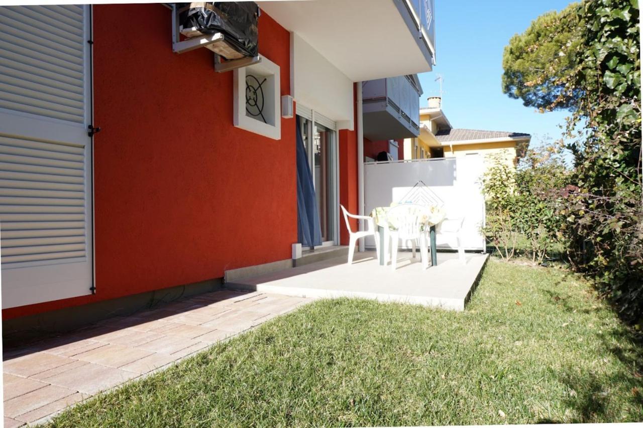 Relax By The Garden - Flat For Up To 6 Guests Apartment Porto Santa Margherita di Caorle Bagian luar foto
